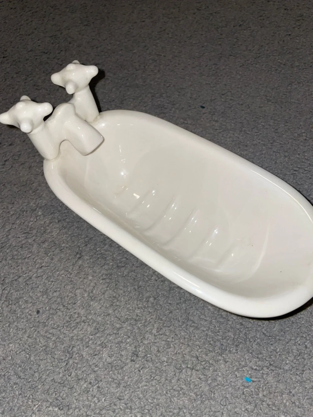 Vintage off White Ceramic Bathtub Trinket Dish Soap Holder